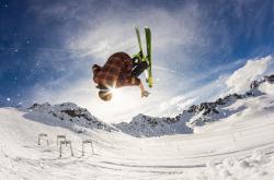 阿扎伦卡官方宣布比赛规则变更新规，巴塞罗那引发争议！赛场气氛高涨