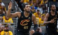米切尔关键时刻爆发，领导球队逆转战胜