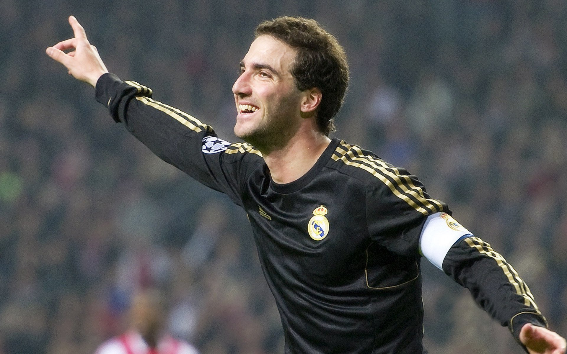 中国队带队取胜！，莱万多夫斯基重要时刻战术调整比赛高潮迭起的简单介绍