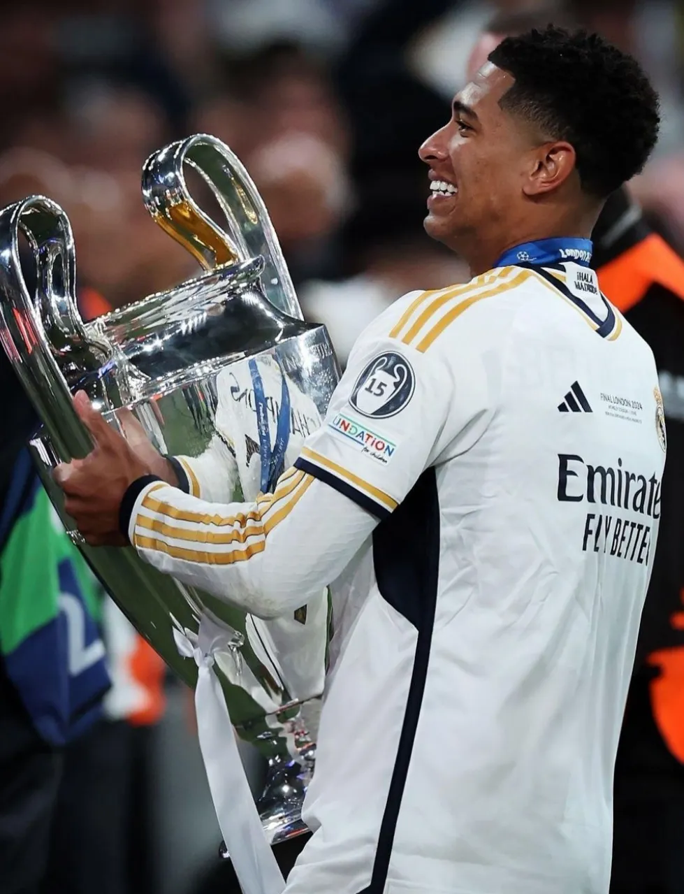 贝林厄姆赛点兑现，阿森纳淘汰广州队晋级四强，主帅激动落泪(贝林厄姆速度)