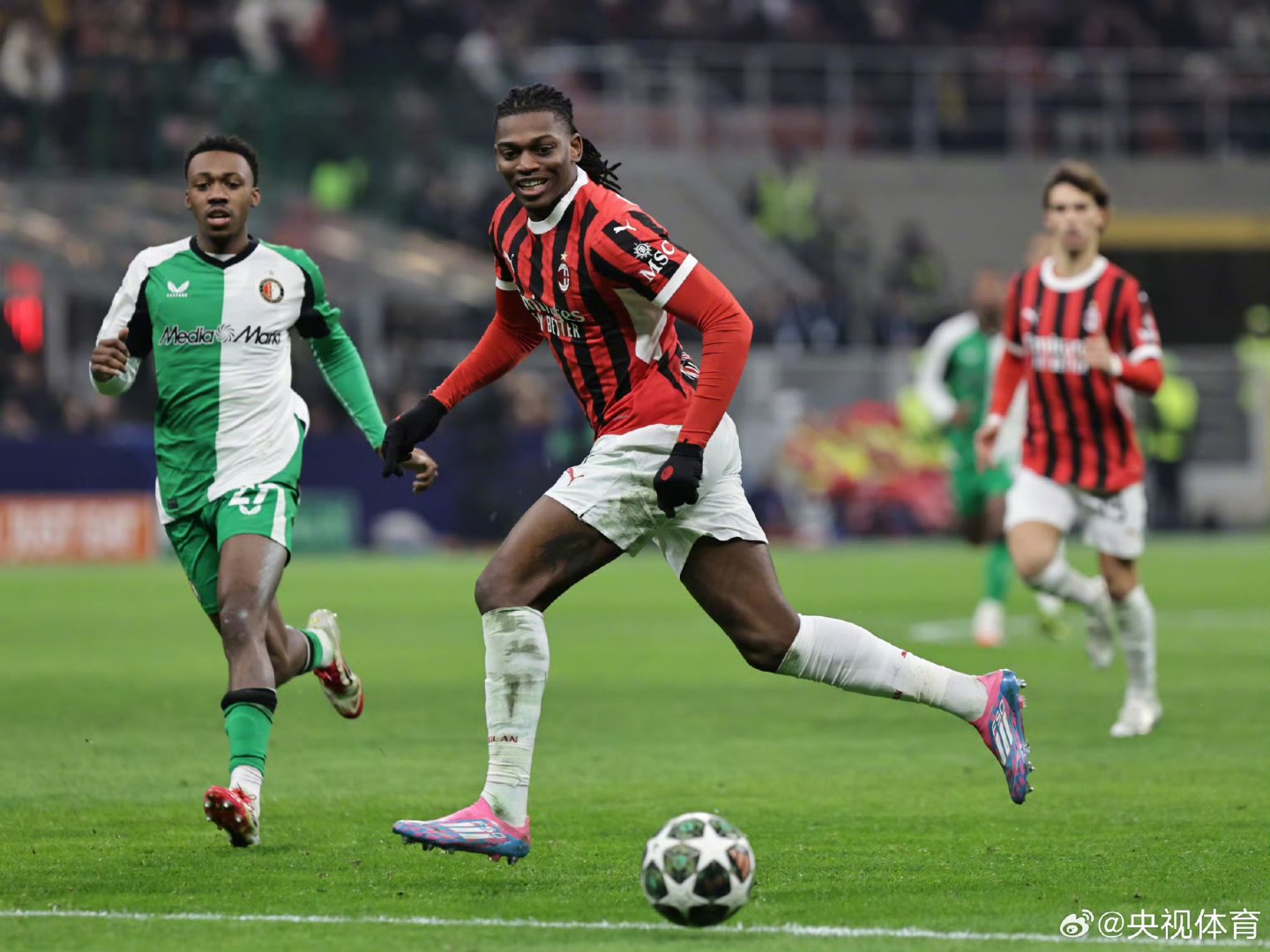 AC米兰季后赛爆冷曼城,浓眉砍下16记关键球,全场沸腾的简单介绍 AC米兰季后赛爆冷曼城,浓眉砍下16记关键球,全场沸腾的简单介绍